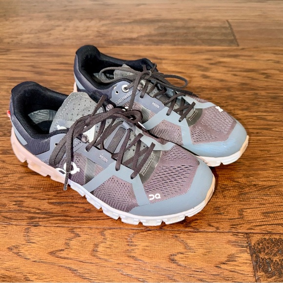 ON Cloudflow Running Shoe - Picture 2 of 14